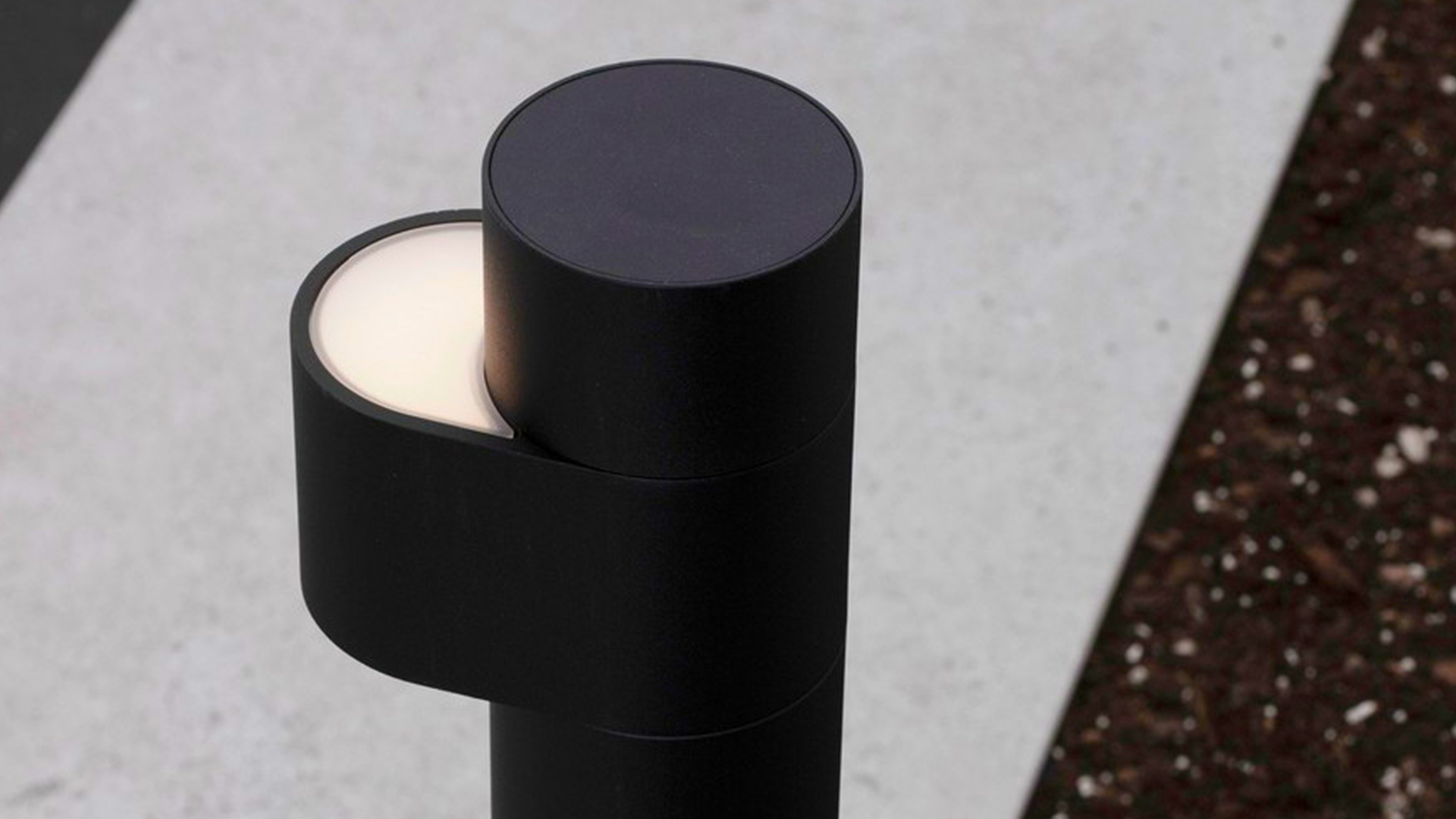 The Aduro lamp design by Llahona Design Studio